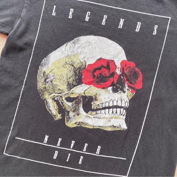 Legends Never Die Skull & Rose Graphic Tee in Black Size M - Picture 2 of 7